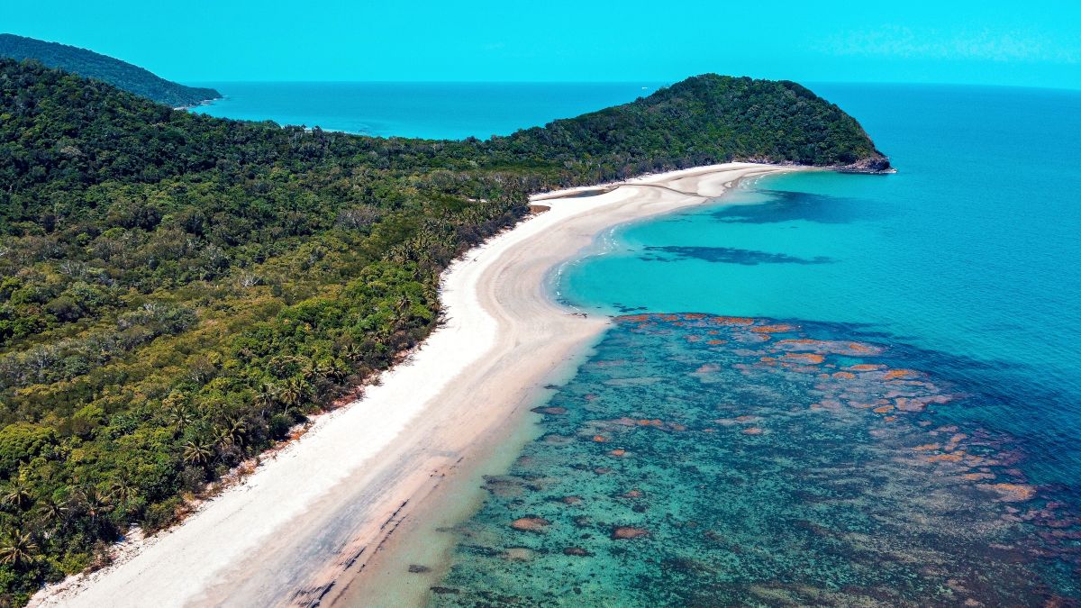 The Great Barrier Reef from Above | photo: Manny (Unsplash)