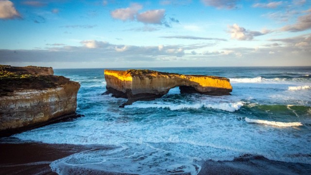 London Arch Great Ocean Road trip in Spaceship